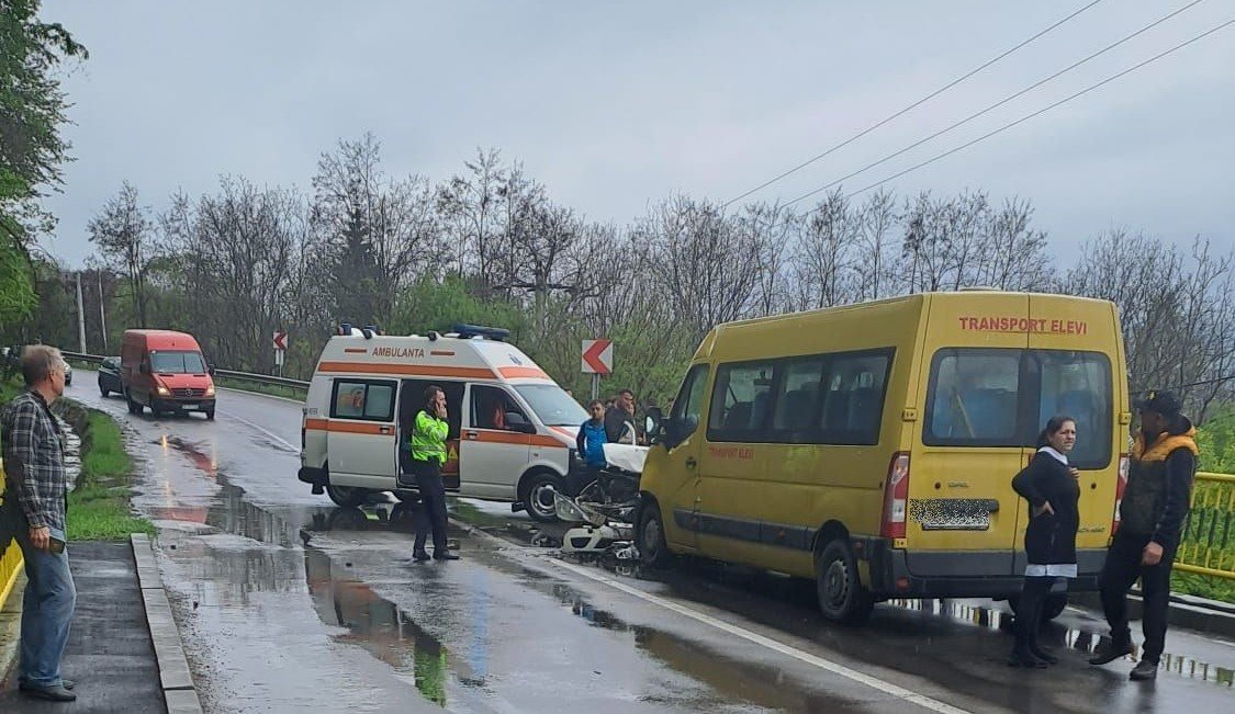  Accident grav între un microbuz cu elevi și un autoturism, în Buzău. A fost activat Planul Roșu de Intervenție. Trei copii, răniți