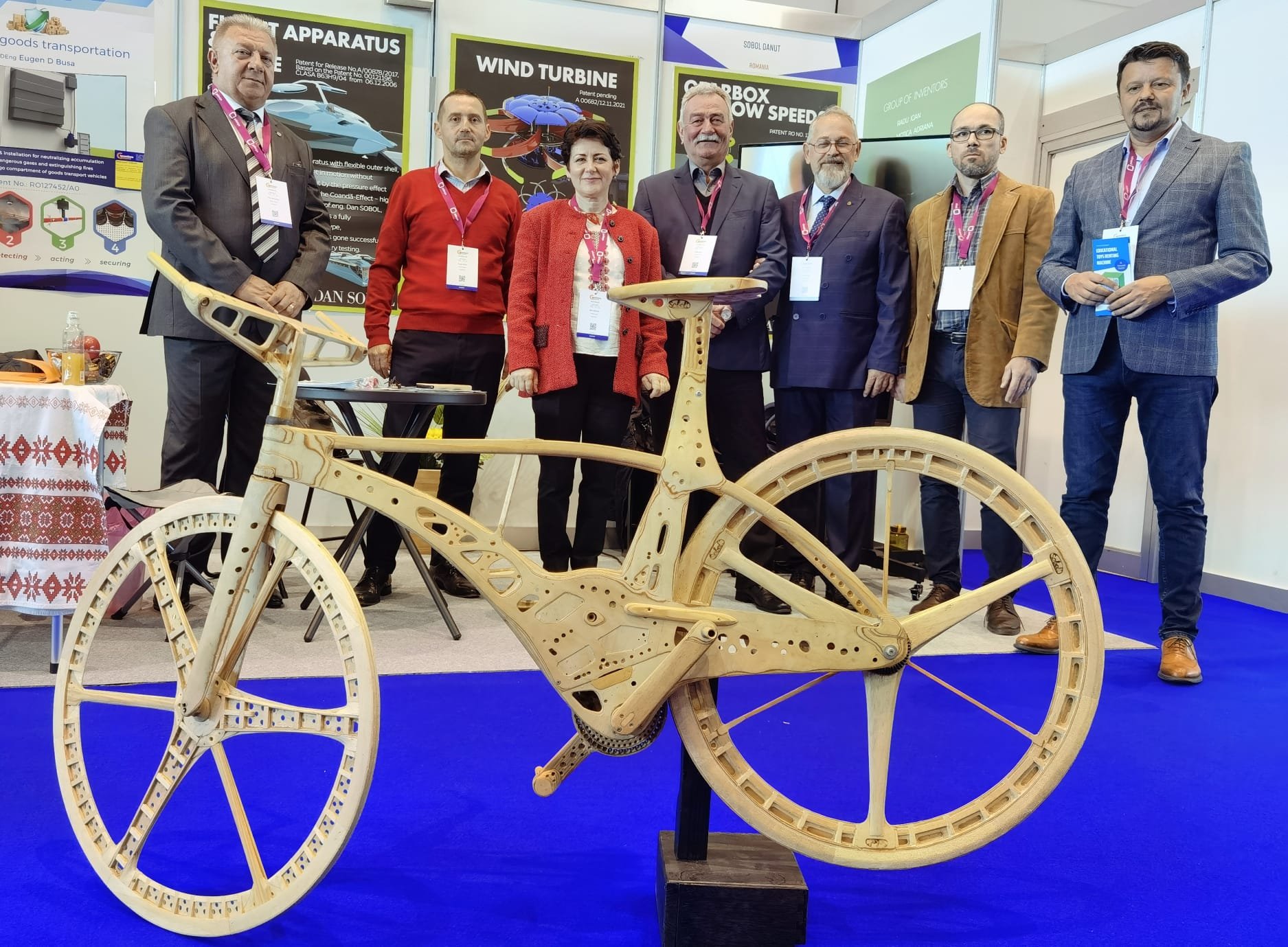  Cea mai uşoară bicicletă din lume, realizată de inventatori români, atracţie la Salonul Mondial de Invenţii de la Geneva