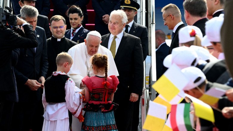  Cum a apărut Papa Francisc alături de președinta Ungariei. Imaginea cu zeci de mii de like-uri