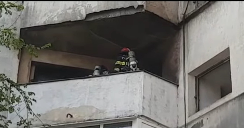  VIDEO A luat foc un apartament din Iași. 6 persoane au fugit din fața flăcărilor