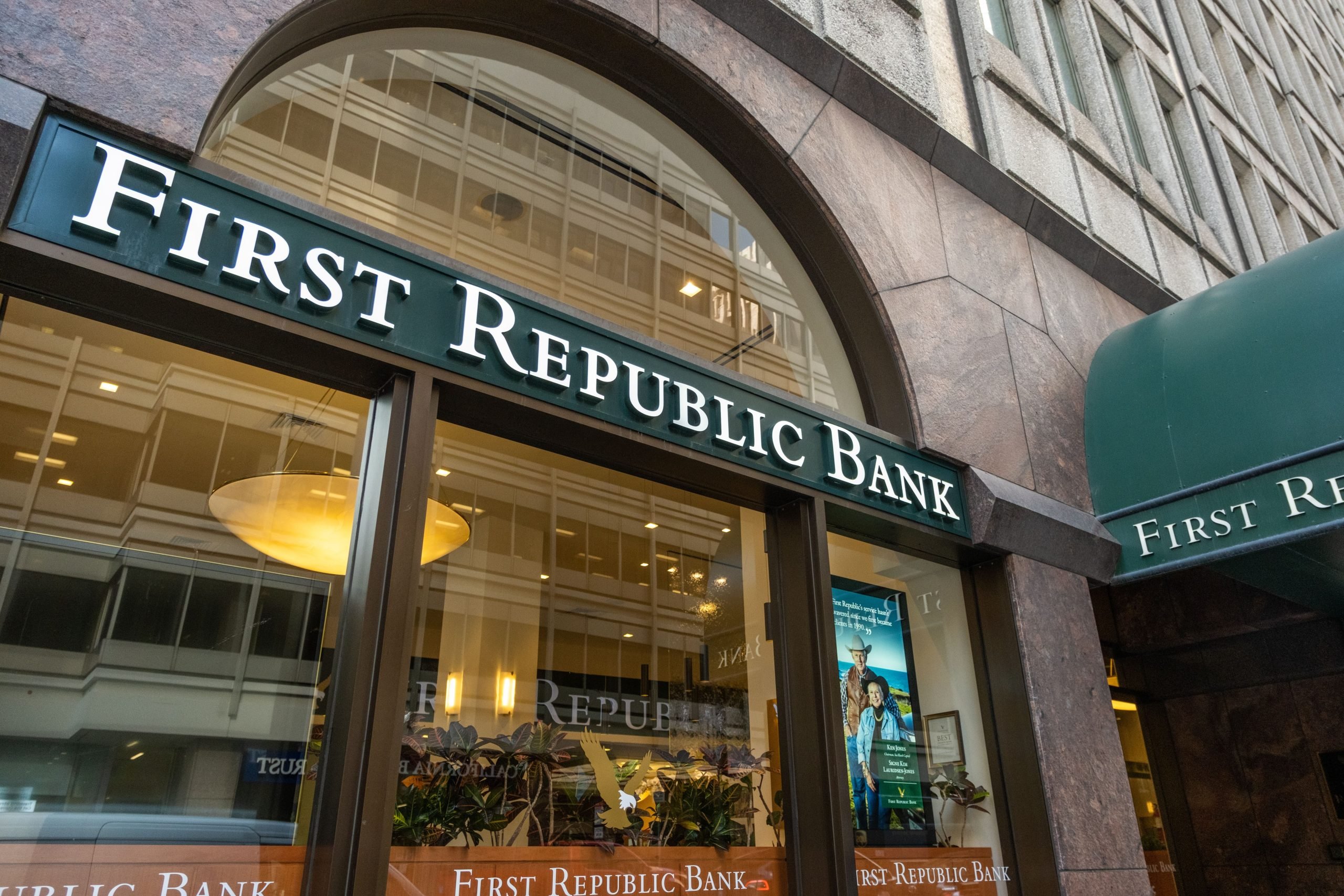  A treia mare bancă americană care dă faliment în doar două luni: Autoritățile anunță că au închis First Republic Bank