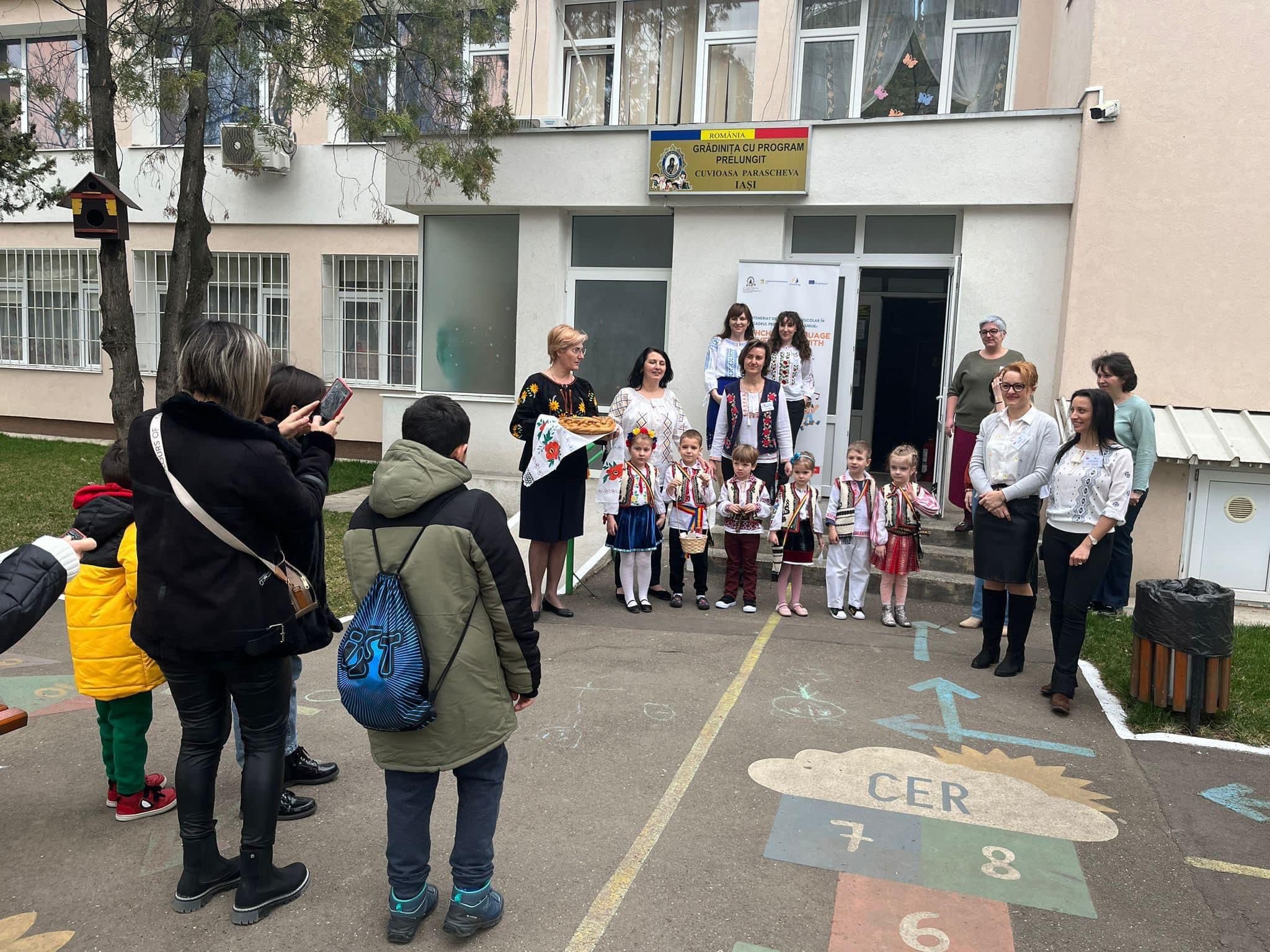  Cântec și tradiție la Grădinița cu Program Prelungit Cuvioasa Parascheva, Iași