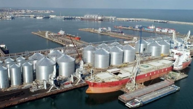  Reuters: O recoltă de cereale mai bună în România anul acesta poate limita spaţiul de manevră al Ucrainei în portul Constanţa