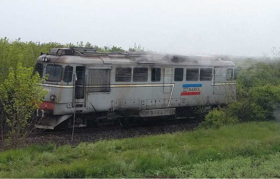  Pericol major! Locomotiva unui tren de marfă încărcat cu propilenă a luat foc