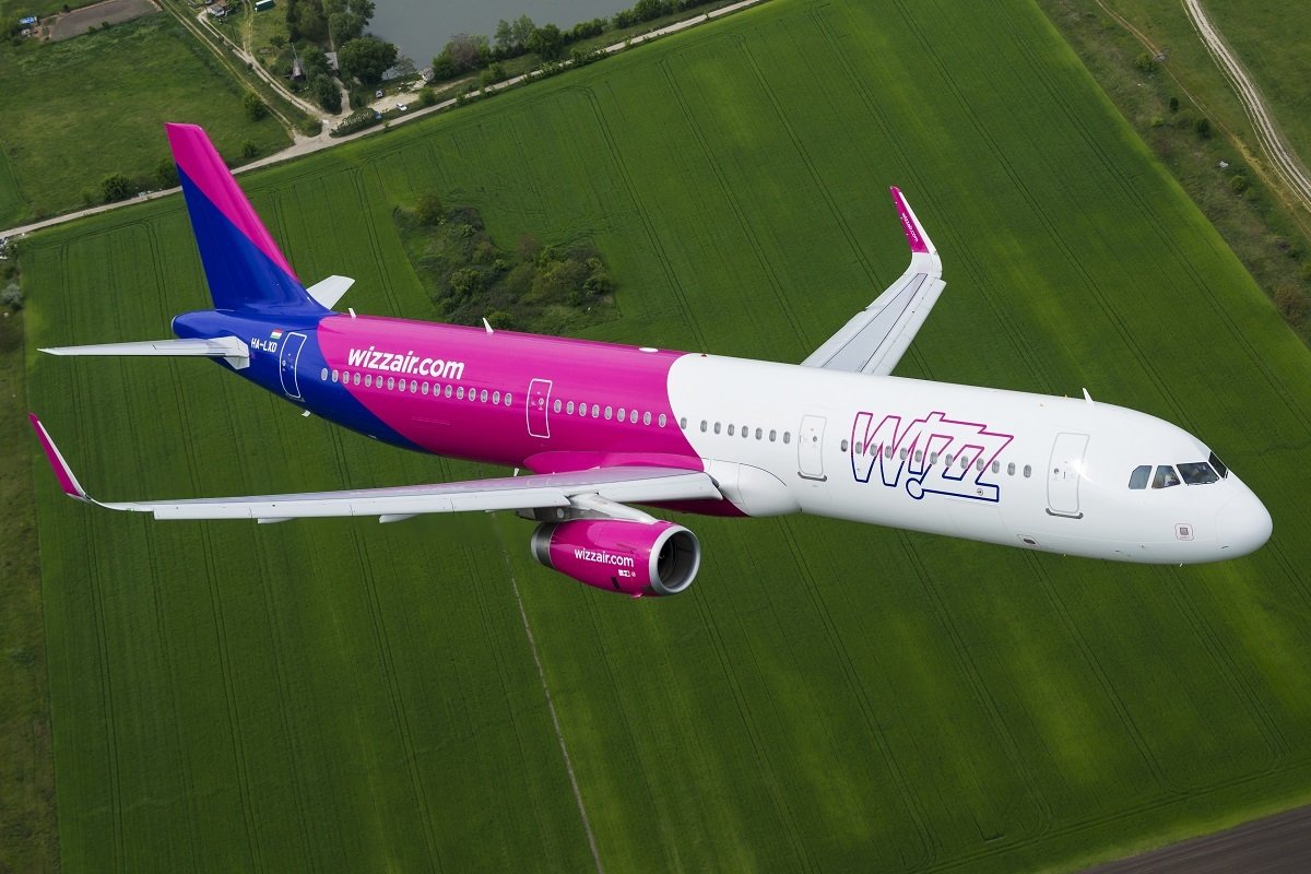  Wizz Air a anulat complet ruta sezonieră dintre Iaşi şi aeroportul din Santorini