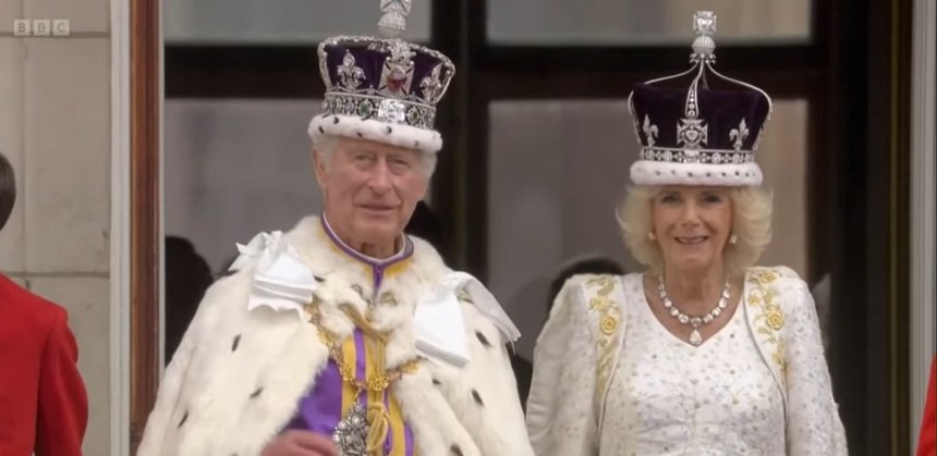  Regele Charles şi Regina Camilla au salutat mulţimea de la balconul Palatului Buckingham după încoronare