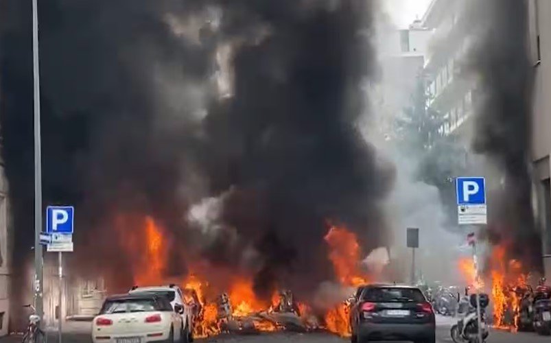  VIDEO: Explozie în centrul oraşului Milano: mai multe vehicule sunt în flăcări (UPDATE)