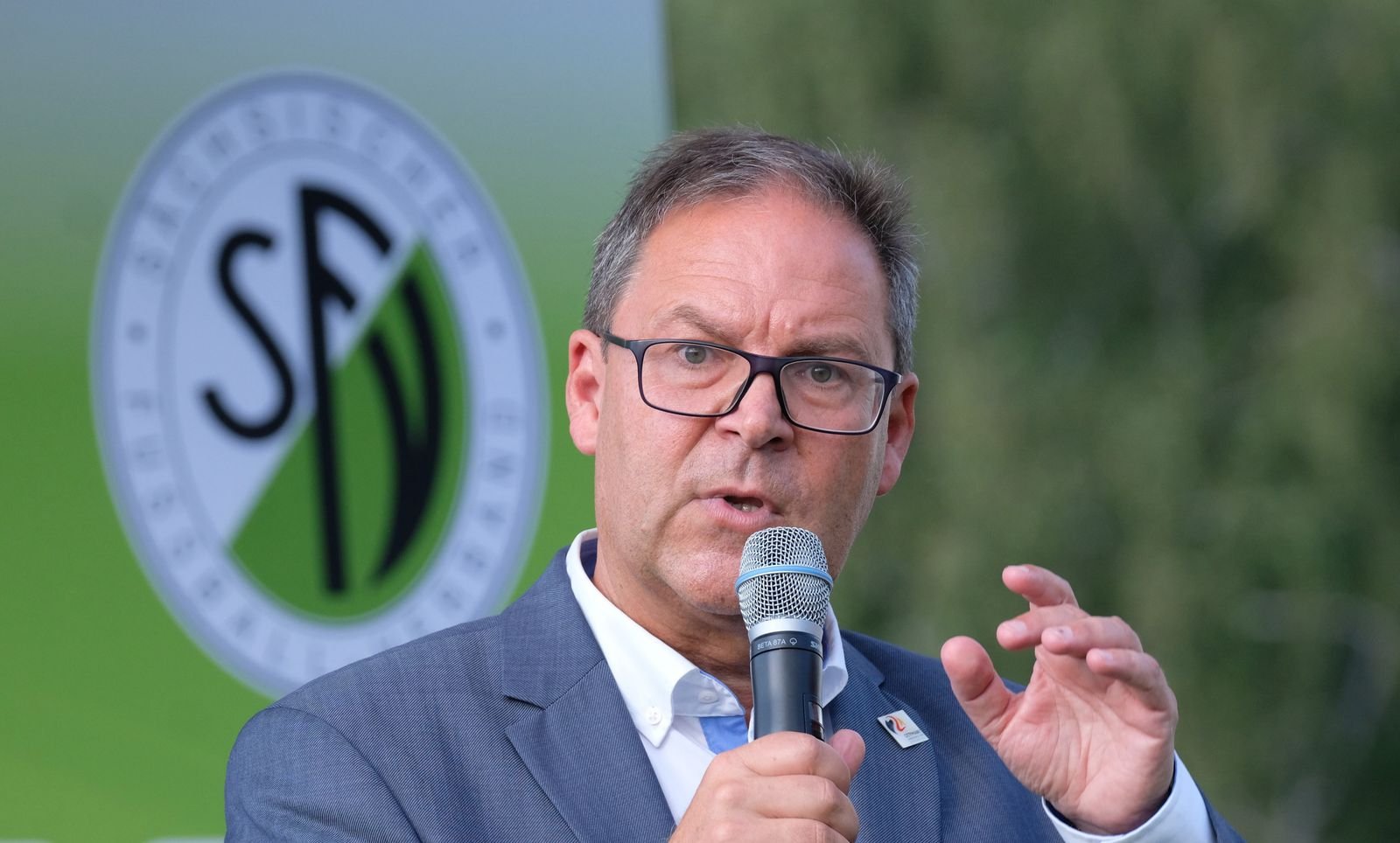  Vicepreşedintele Federaţiei Germane de Fotbal şi-a cerut scuze după ce a ironizat vizita lui Zelenski la Berlin