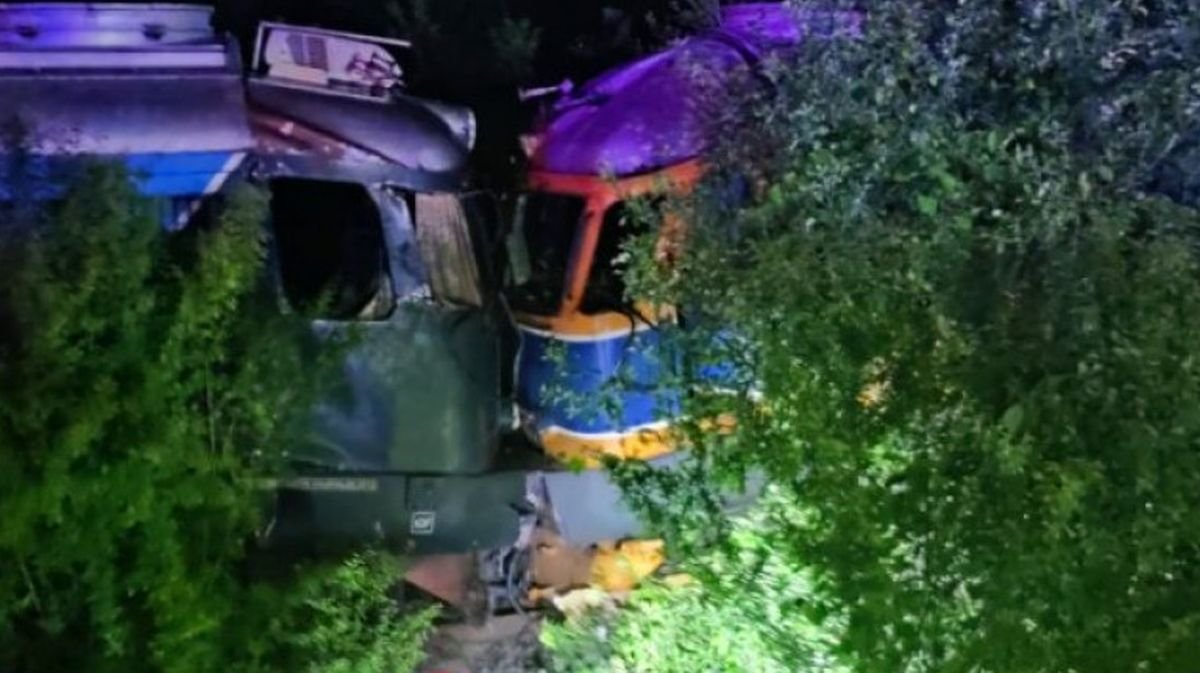  Accident feroviar în Giurgiu. Două locomotive s-au ciocnit. Amândoi mecanicii au ajuns la spital. Unul era beat
