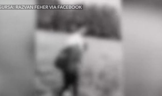  Copil bătut crunt, pe un câmp din Ilfov, de un adolescent, în timp ce alți doi râd și filmează – VIDEO