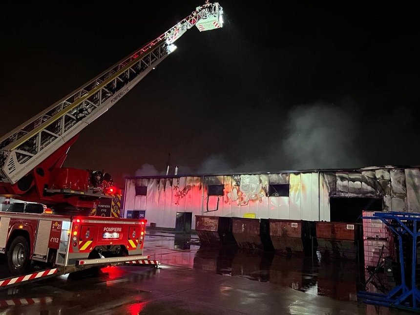  Incendiu la o hală de producţie din Timişoara: 40 de angajaţi s-au autoevacuat