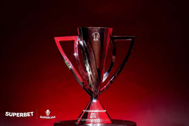  Liga Profesionistă de Fotbal a prezentat oficial trofeul care va fi oferit campioanei României