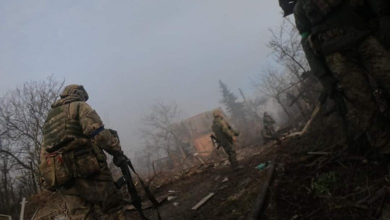  Militarii ucraineni înaintează în Bahmut. Prigojin acuză că soldații ruși fug pe capete
