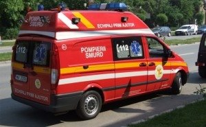  Ambulanţă SMURD Dâmboviţa aflată în misiune, lovită în plin de o maşină condusă de un spaniol băut
