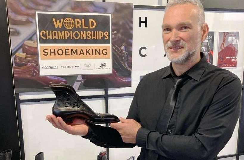  FOTO Un român a creat cel de al doilea cel mai frumos pantof din lume!