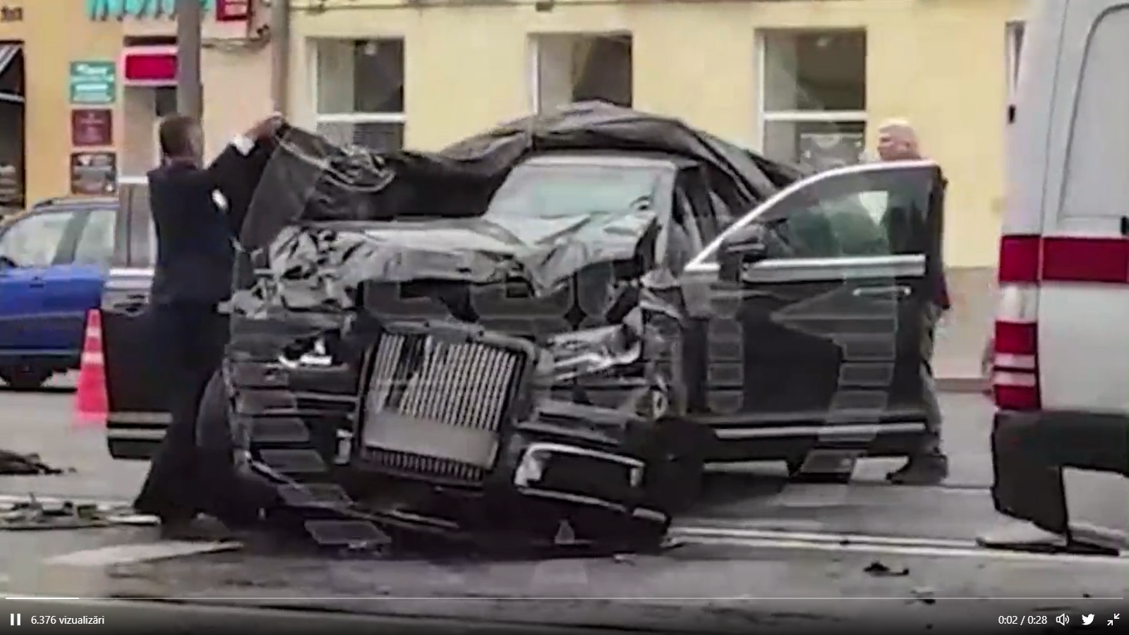  VIDEO Limuzina de lux a Patriarhului Kirill, făcută praf în centrul Moscovei, după ce a lovit un Volvo