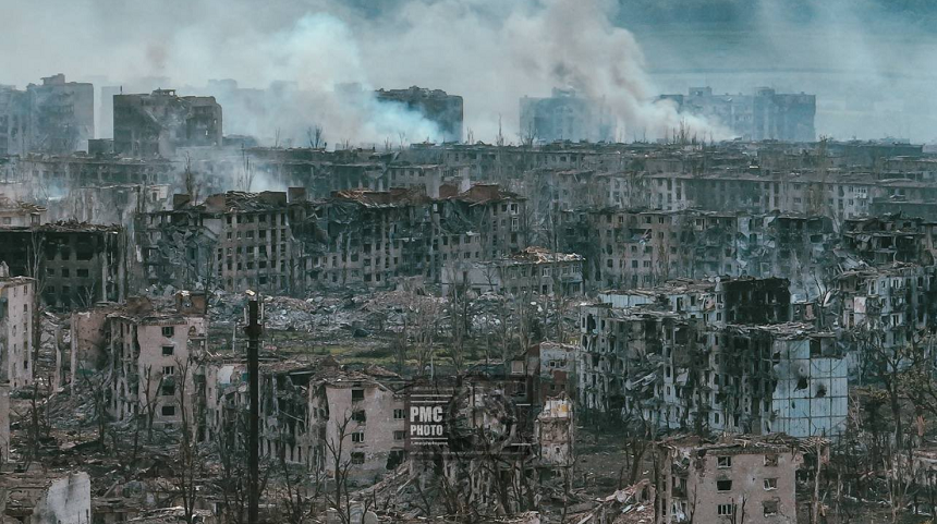  Ucraina afirmă că luptele scad în intensitate la Bahmut, dar bombardamentele continuă în jurul oraşului