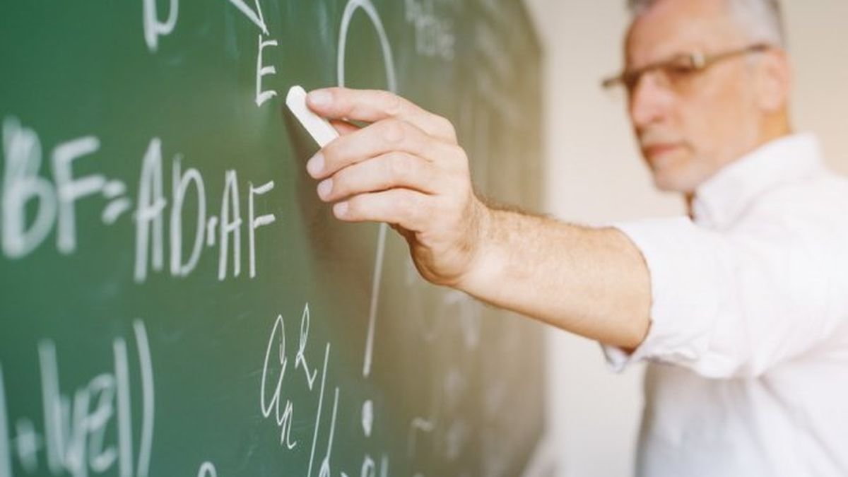 Un profesor cu o vechime de 25 de ani câştigă mai puţin decât un un gunoier care munceşte în Germania