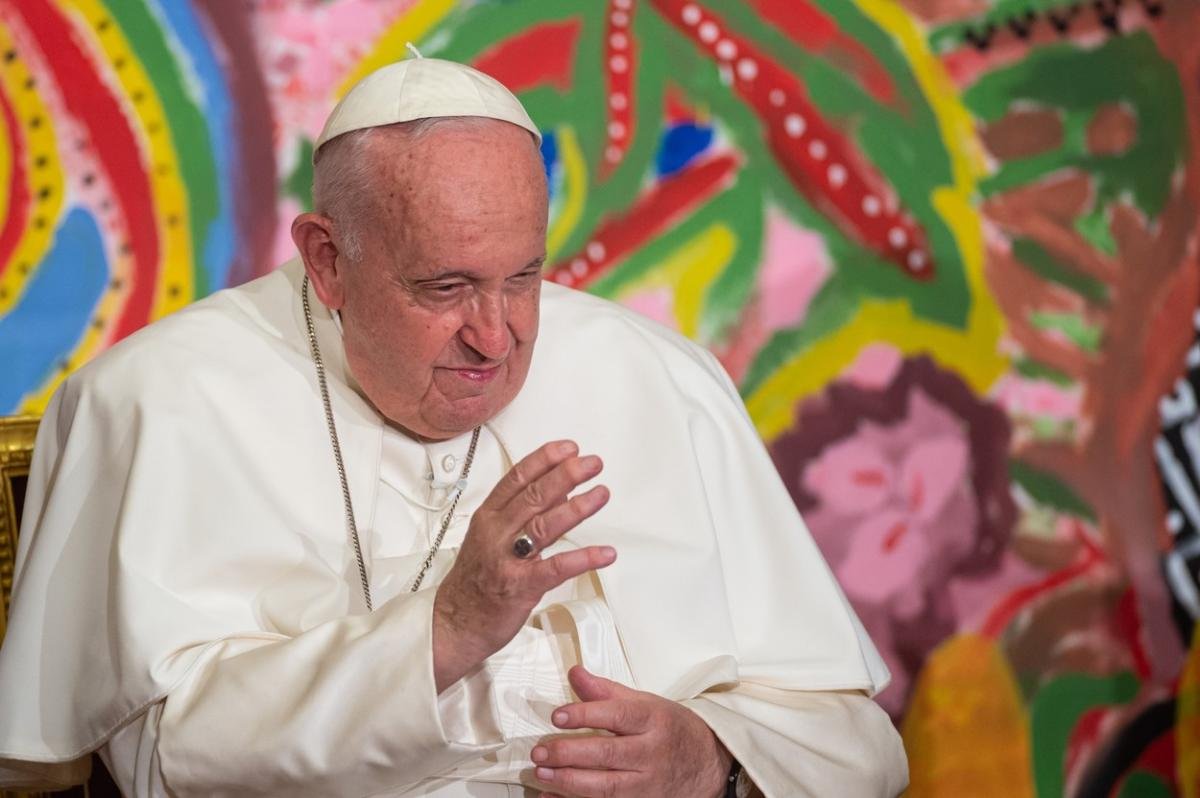  Papa Francisc, 86 de ani, îşi anulează toate întâlnirile din cauză că a făcut febră