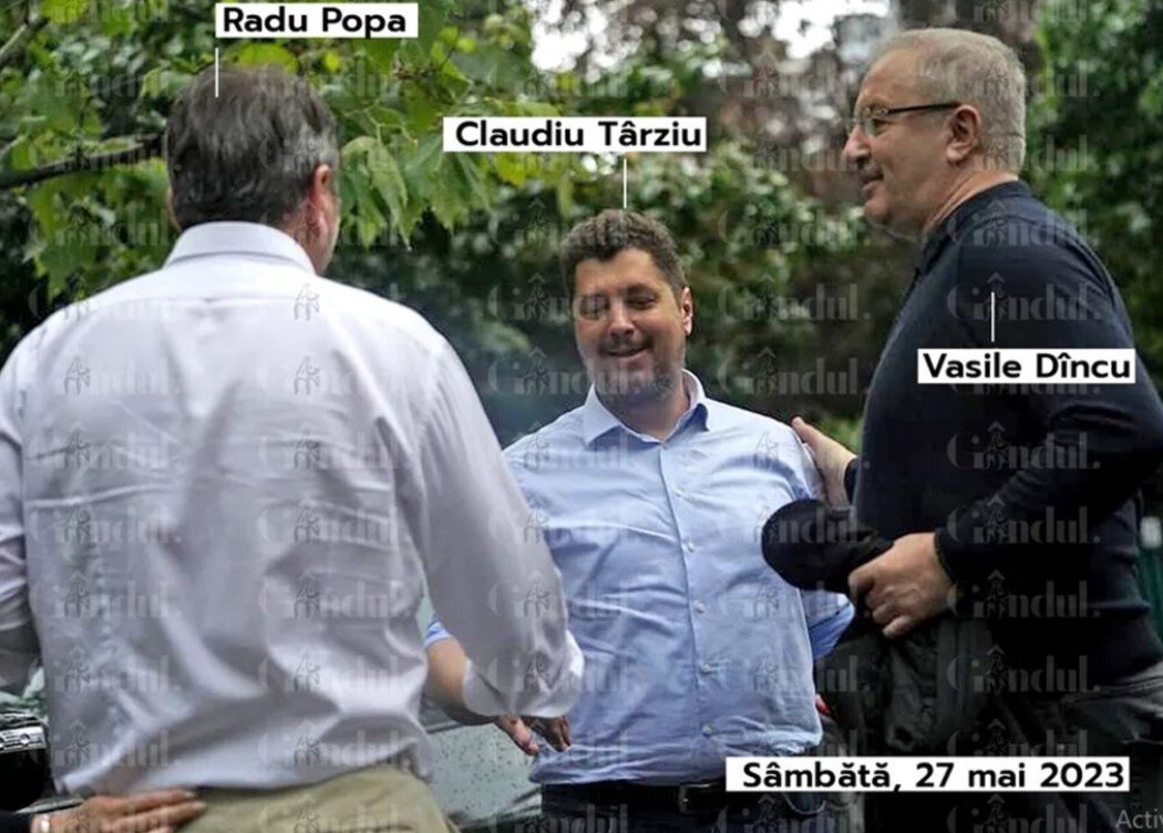  Întâlnire stranie în faţa unui restaurant între doi politicieni PSD, un fost adjunct SRI şi co-fondator al AUR