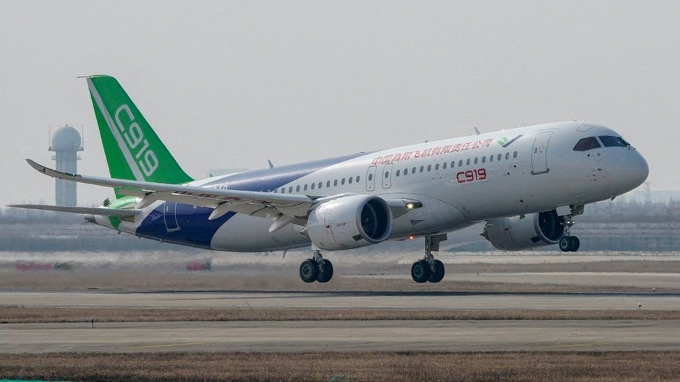  Primul avion de linie construit de China, C919, efectuează cu succes zborul de inaugurare