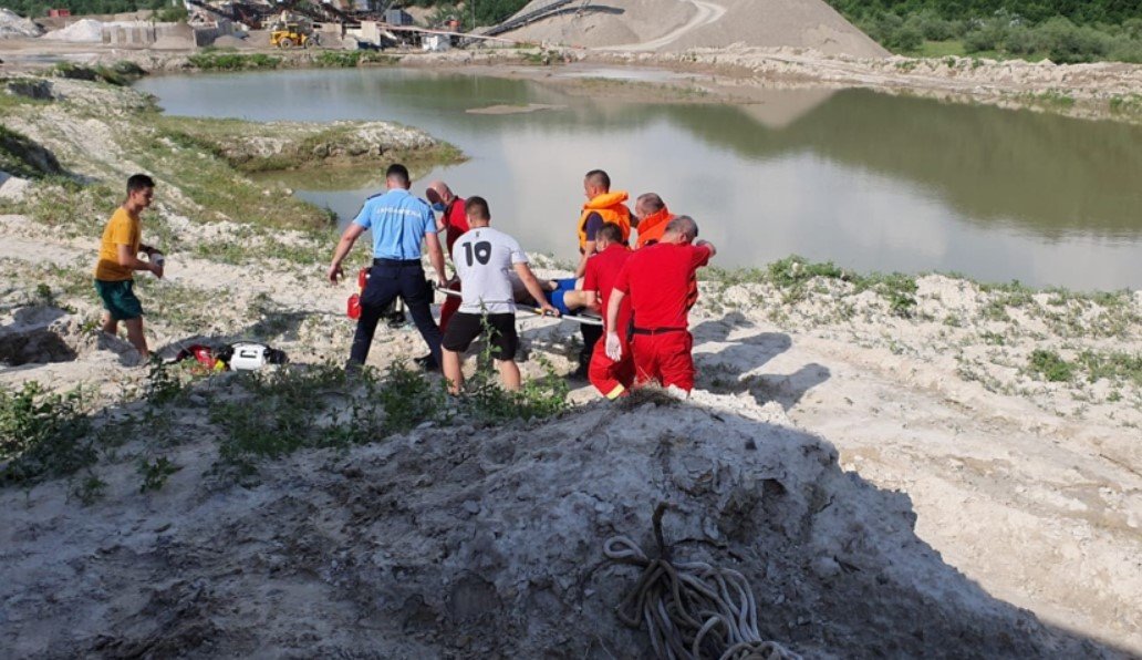  Un copil de cinci ani a murit înecat după ce a mers la scăldat într-un lac format într-o balastieră
