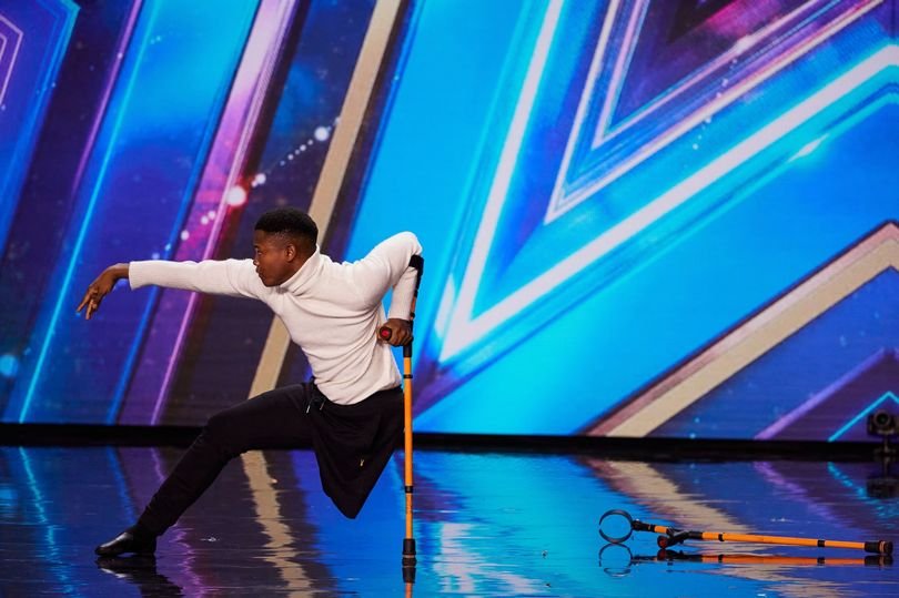  VIDEO Dans senzațional al unui tânăr cu piciorul amputat la Britanicii au talent. Juriul, forțat de public să apese golden buzzer