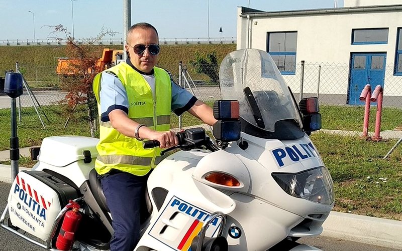  Cel mai cunoscut polițist român de pe TikTok își îndeamnă colegii să nu mai dea amenzi șoferilor