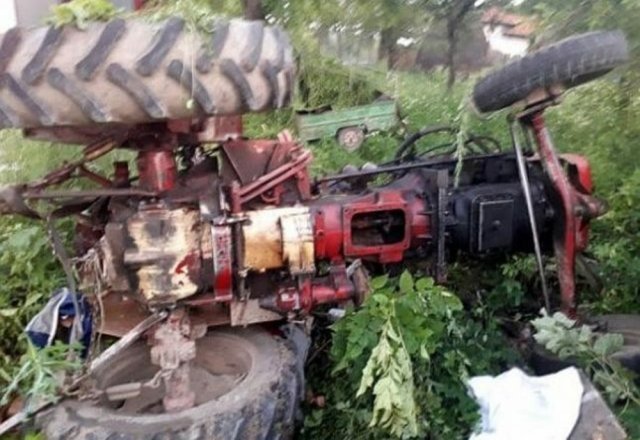  Tragedie la Vlădeni – A murit singur în câmp, după ce s-a răsturnat cu tractorul pe un teren viran