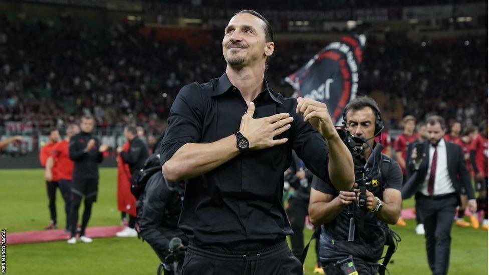  VIDEO Celebrul Zlatan Ibrahimovic se retrage din fotbal. Huiduieli și lacrimi la discursul de adio