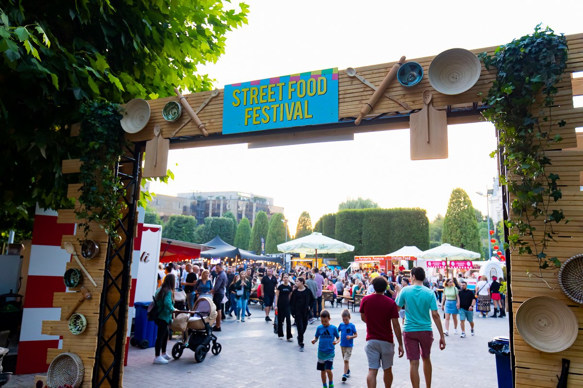 Street FOOD Festival revine în Iași cu bucate internaționale și muzică live în parcul Palas
