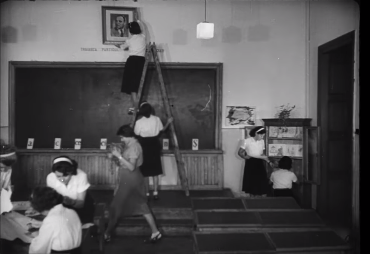  VIDEO Cum arăta începutul de an școlar în 1953