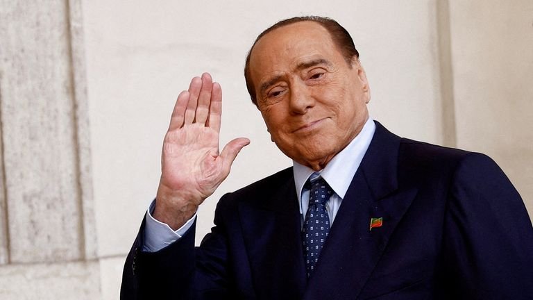  A murit Silvio Berlusconi , fostul premier al Italiei. Avea 86 de ani