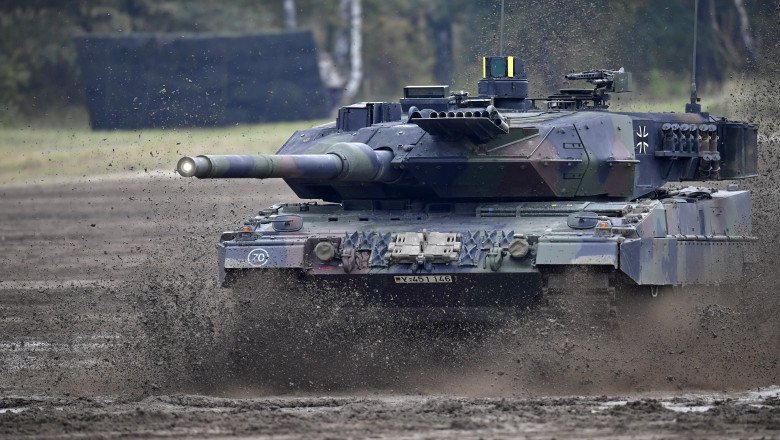 Armata rusă se laudă că a capturat, pentru prima oară pe frontul din Ucraina, tancuri Leopard şi blindate Bradley