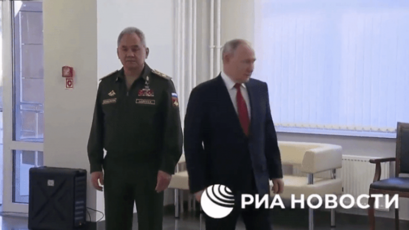  VIDEO Vladimir Putin l-a ignorat complet pe Serghei Șoigu în cadrul unei vizite la un spital militar de lângă Moscova