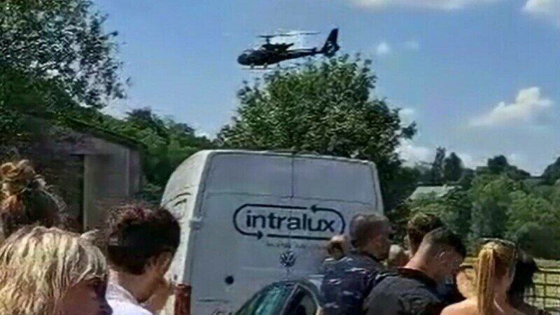  VIDEO Un bărbat și-a înscenat moartea, apoi a fost adus la propria înmormântare de un elicopter. Care a fost motivul