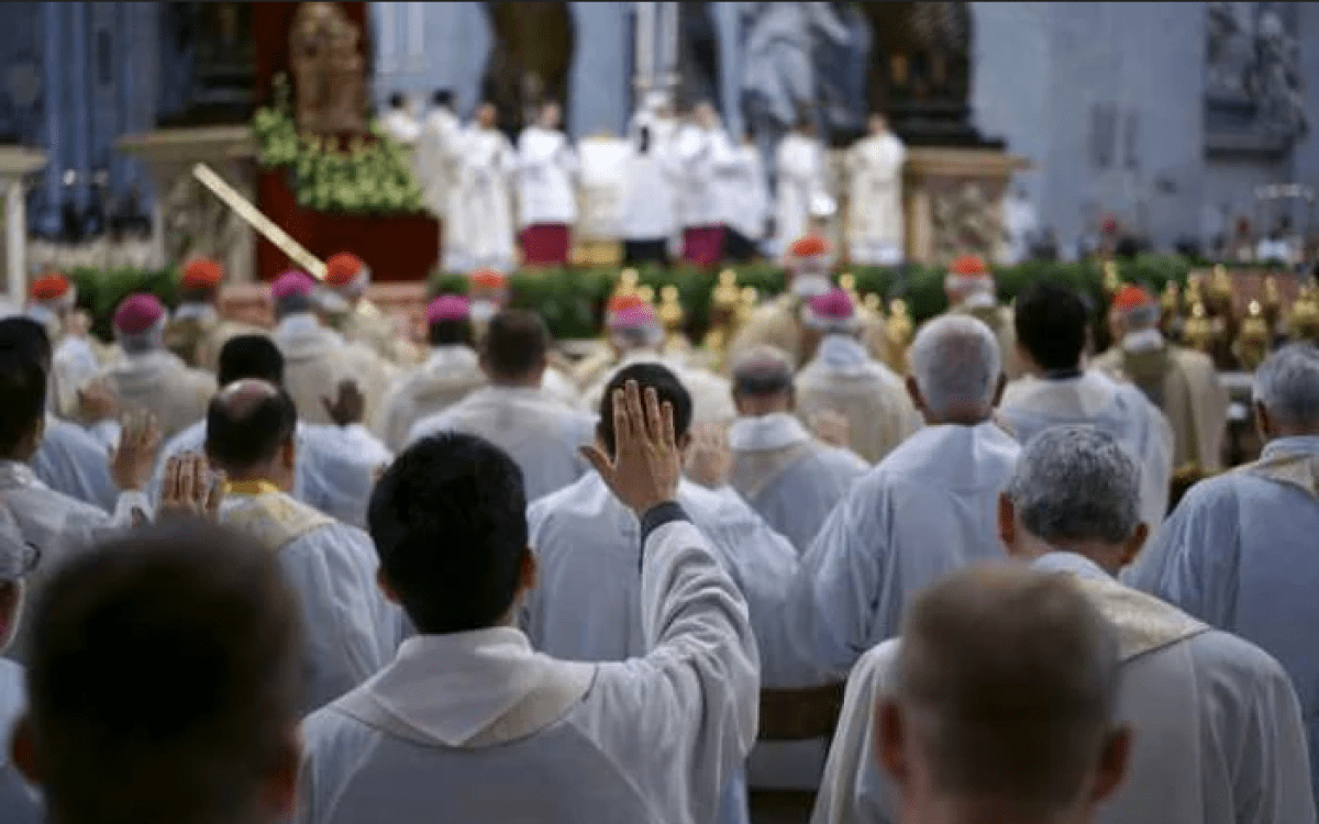  Eveniment regional: zeci de mii de catolici din Dieceza de Iaşi se vor ruga astăzi pentru preoţii lor