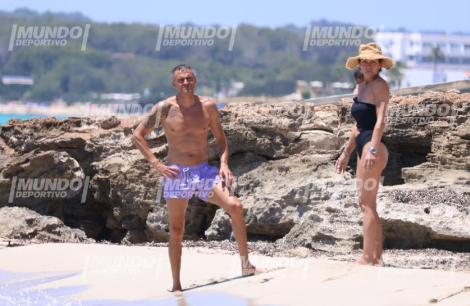  În mijlocul negocierilor cu PSG, Luis Enrique s-a dus la plajă la Ibiza