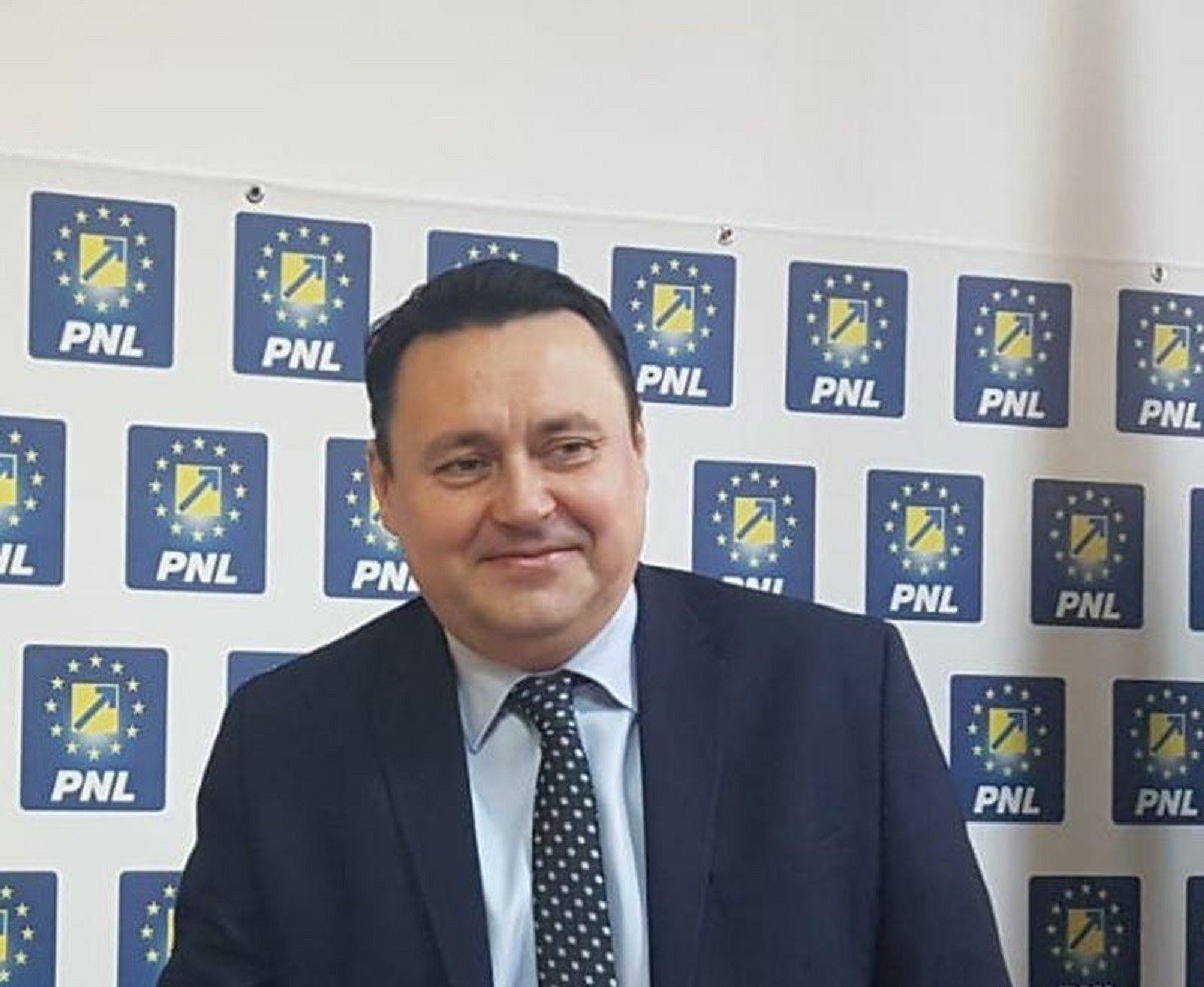  Primarul municipiului Ploieşti, ales sub sigla PNL, va candida la alegerile de anul viitor din partea PSD