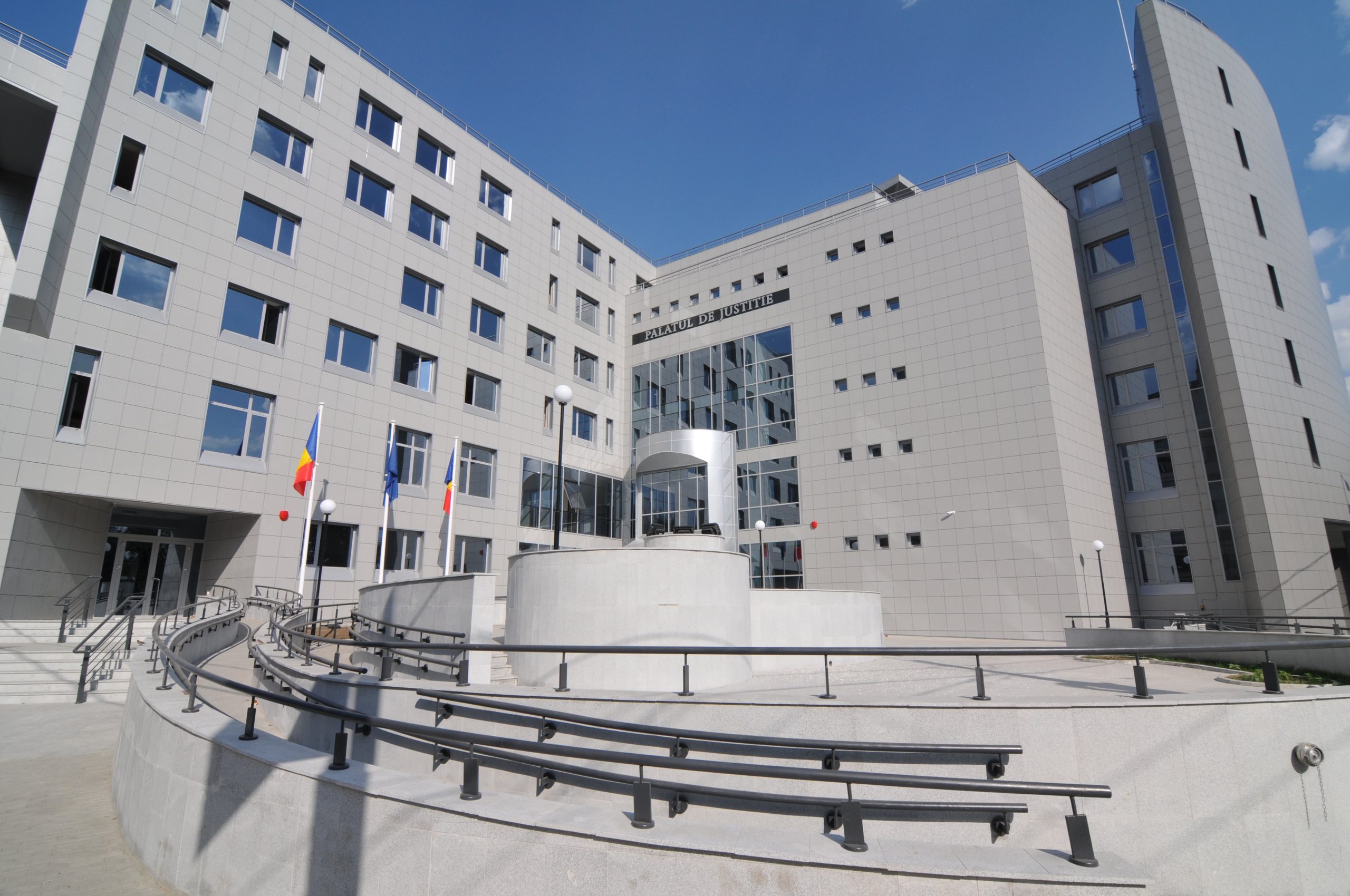  Reuniţi la Iaşi, preşedinţii Curţilor de Apel atacă Bruxelles-ul că vrea să le taie pensiile speciale