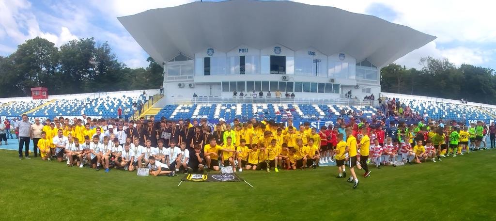 Peste 300 de copii și juniori premiați de Asociația Județeană de Fotbal (AJF) Iași la final de sezon competițional