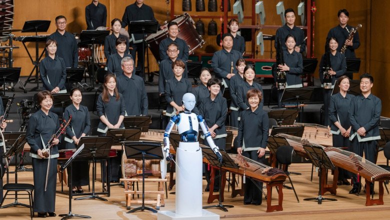  VIDEO Un robot android a dirijat în premieră orchestra națională din Coreea de Sud