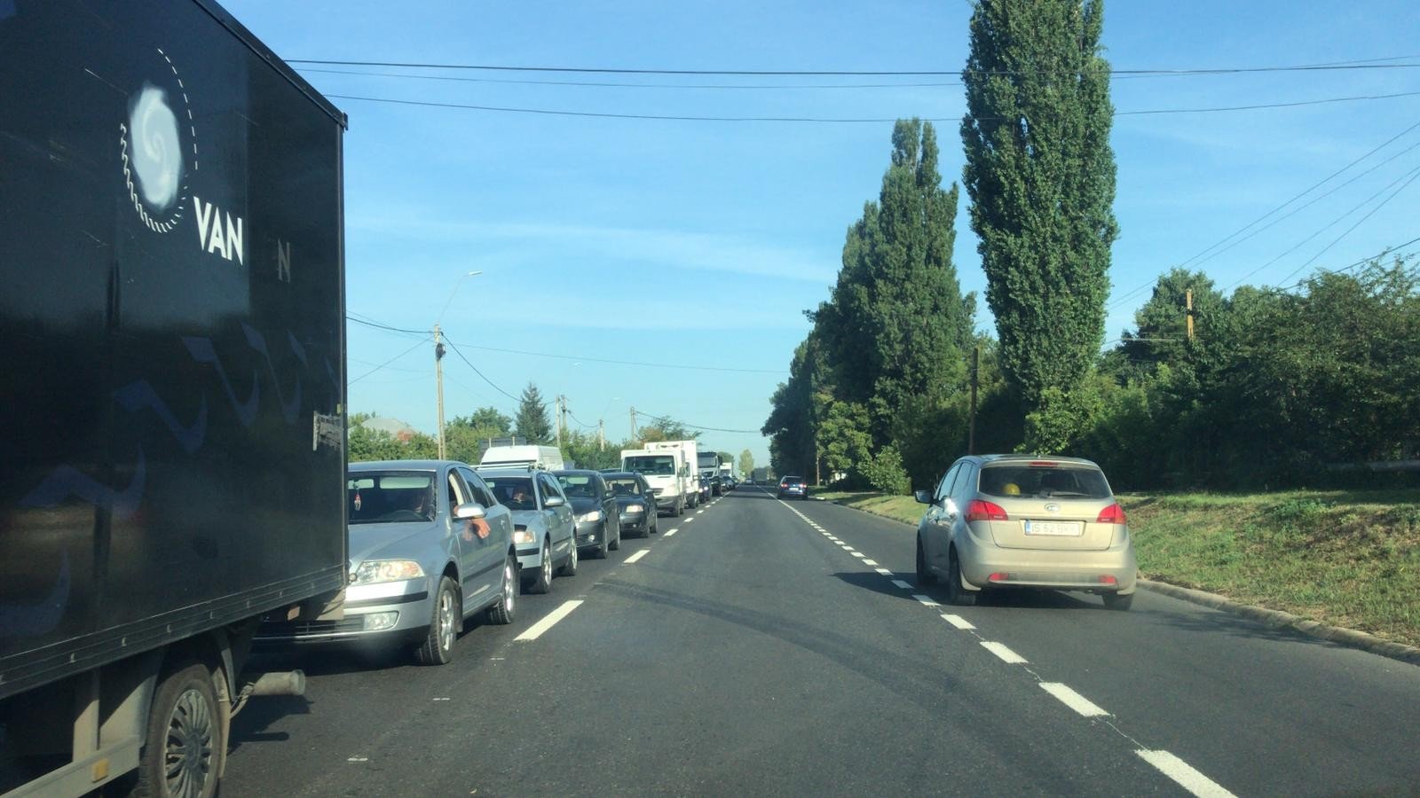  Noile semafoare din Podu Iloaie, testate de pe 12 iulie. Pe hârtie, coada de 5 km se reduce la 1km