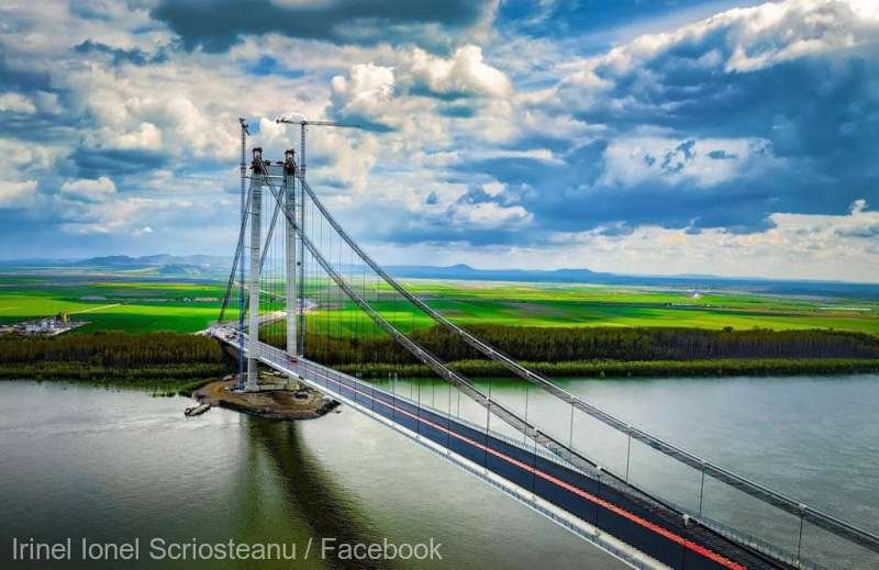  Podul suspendat peste Dunăre este proiectat să aibă o durată de viaţă de 120 de ani