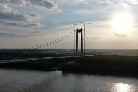  Drulă îi felicită pe constructori, nu pe guvernanţi, pentru podul de la Brăila, făcut din banii europenilor