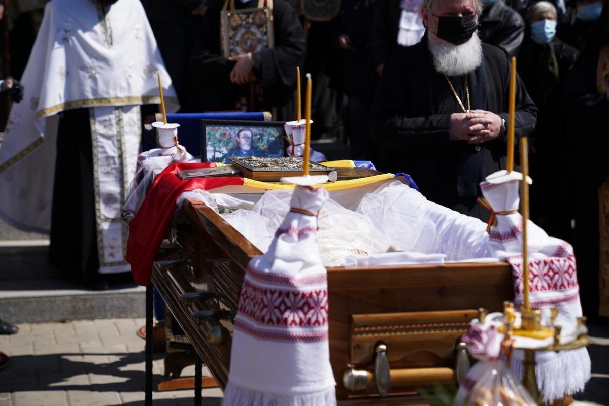  Preot român, acuzat că a dublat peste noapte tariful la înmormântarea unui ucrainean