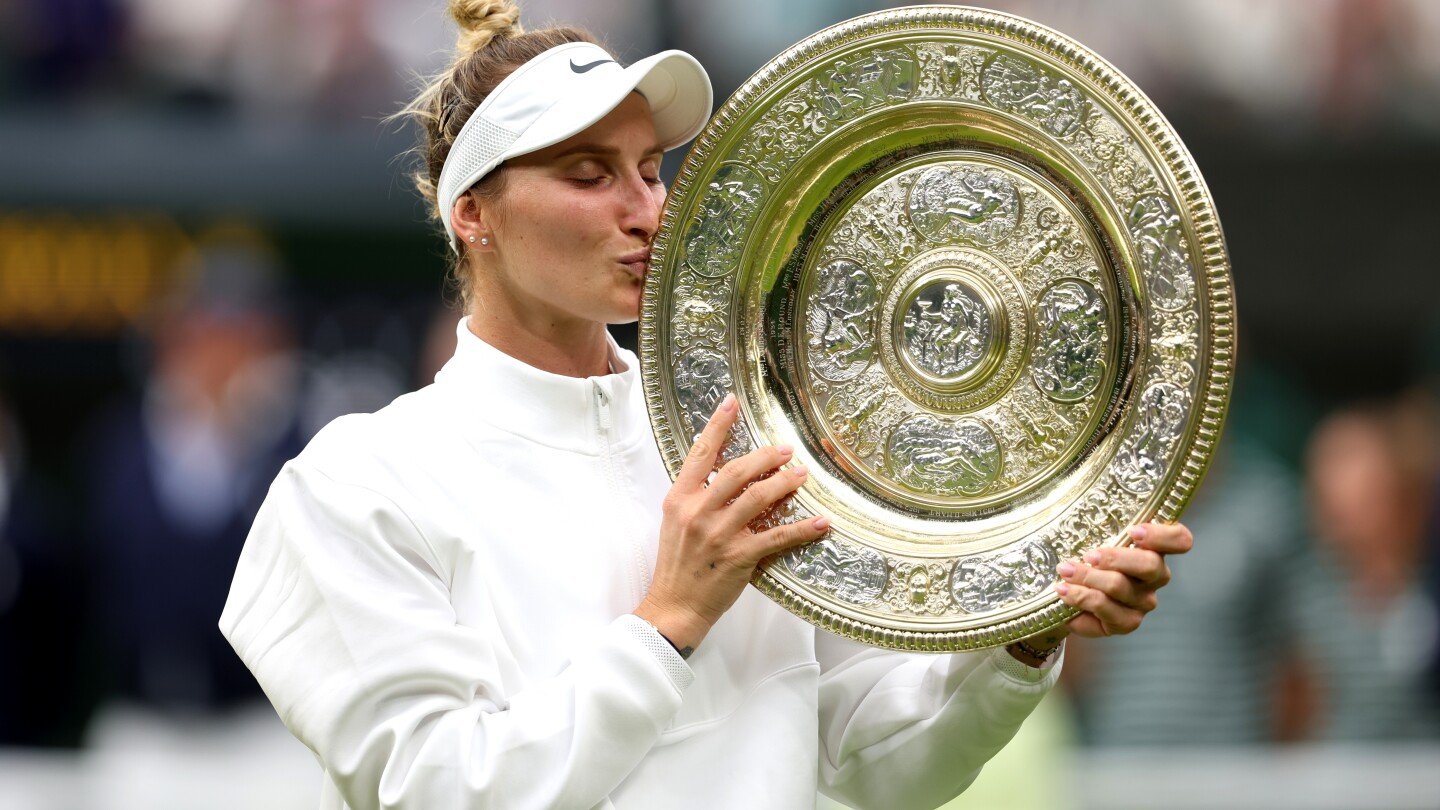  VIDEO Surpriză pe iarba londoneză: Marketa Vondrousova, campioană la Wimbledon 2023