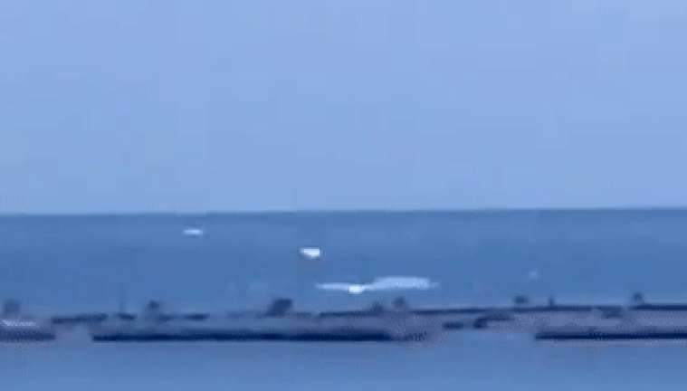  VIDEO Ucrainenii au atacat de pe mare și din aer portul Sevastopol, din Crimeea ocupată. Rușii spun că au respins atacul