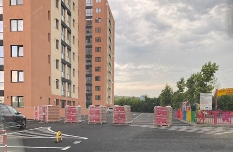  Scandal în Cartierul Vișoianu: proprietarii se plâng că dezvoltatorul le vinde cu 5.000 de euro locurile de parcare gratuite acum cinci ani
