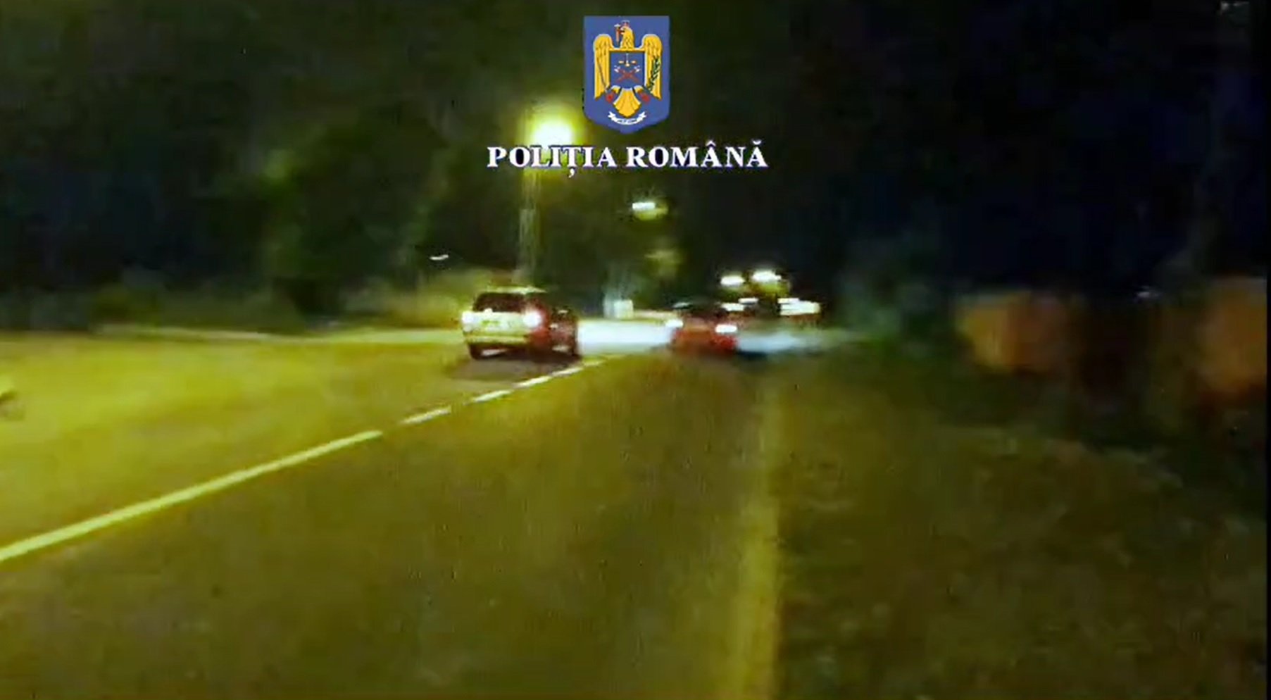  VIDEO Cursă ilegală de mașini terminată cu accident în Făgăraș. Tinerii blocaseră o stradă special pentru întrecere